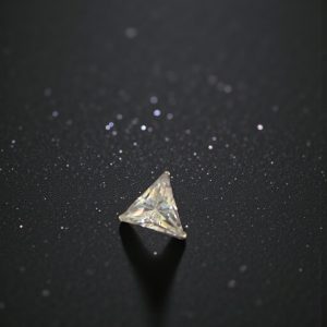 Trójkątny kryształek 